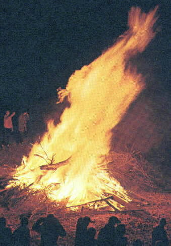 photo of the 1968 Homecomeing Bonfire